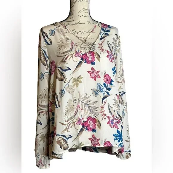 Lush size M floral long sleeves blouse.  Crisscross design in the front EUC - Picture 5 of 8